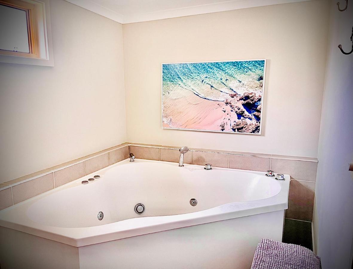 سوانزي Churchill'S B&B Twin Spa Getaway Studio المظهر الخارجي الصورة