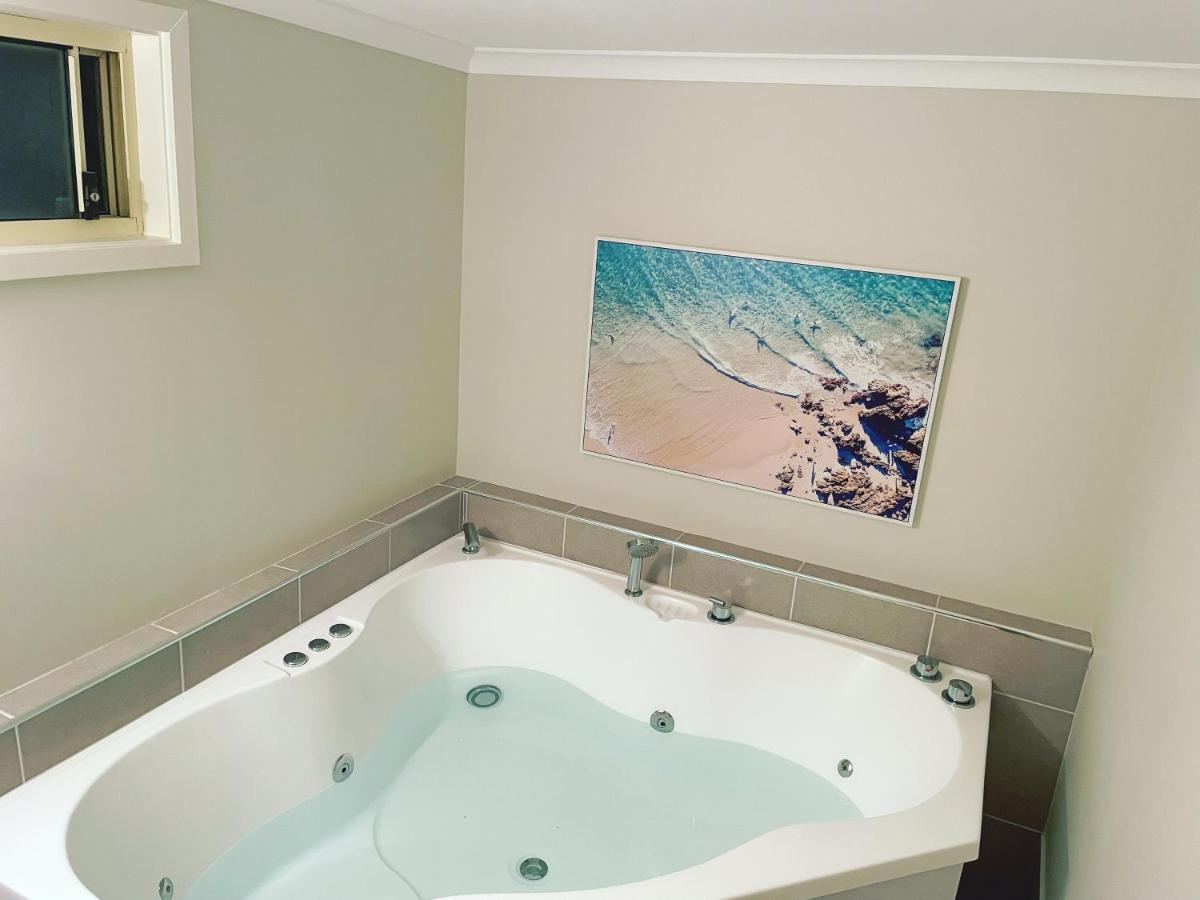سوانزي Churchill'S B&B Twin Spa Getaway Studio المظهر الخارجي الصورة