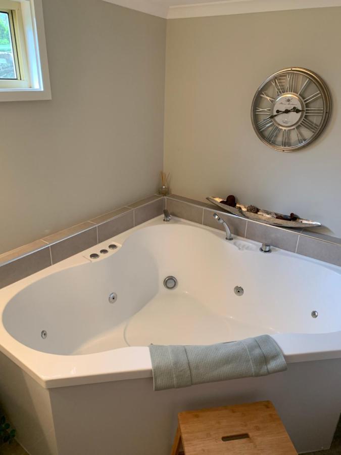 سوانزي Churchill'S B&B Twin Spa Getaway Studio المظهر الخارجي الصورة